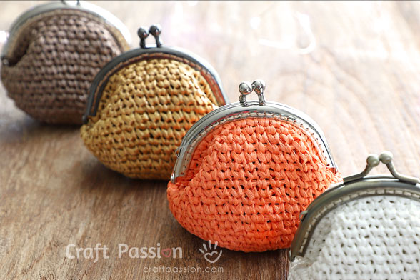 crochet kisslock coin purse
