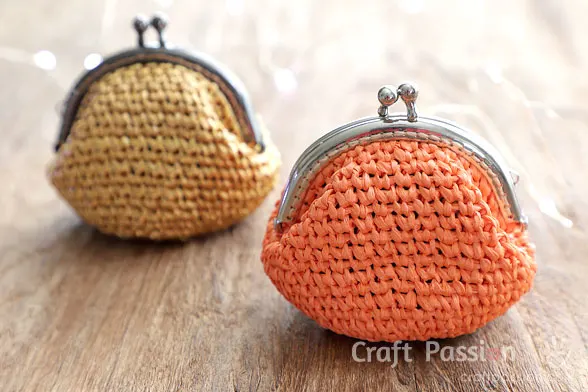 crochet raffia coin purse