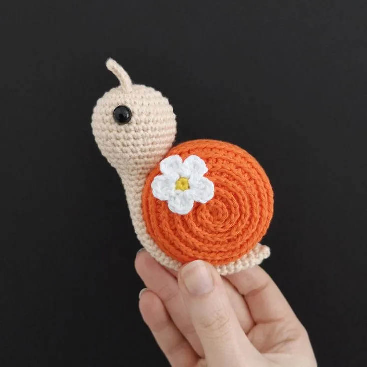 crochet snail amigurumi pattern