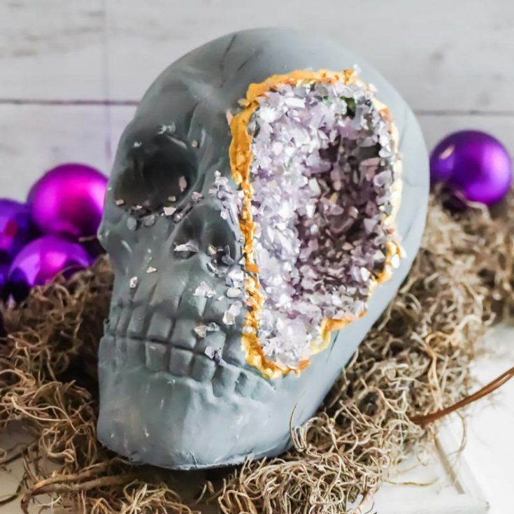 Isn't this geode skull cool? Learn to make it by clicking the link below to access the tutorial. It's a fun and simple project and relatively inexpensive to put together!