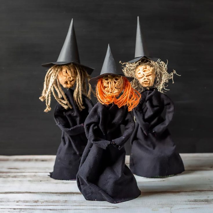 Did you know you can make crafts out of apples? Try out these awesome Halloween decor in the form of Doll Witches. They use apples with intricate carvings that are so pretty! Give it a go!