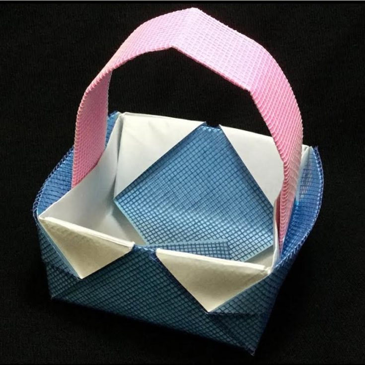 Who doesn&rsquo;t love a cute basket? Glam up your dining area with this origami basket! You can put some treats or fruits, or even eggs in it for that matter!