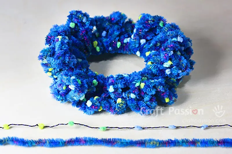 beginner crochet scrunchie pattern
step5/5: Repeat steps 3 and 4 until you have filled up the whole elastic hairband. Join the end to the 3rd chains of the start point with slip stitches, fasten off and hide the yarn-end.