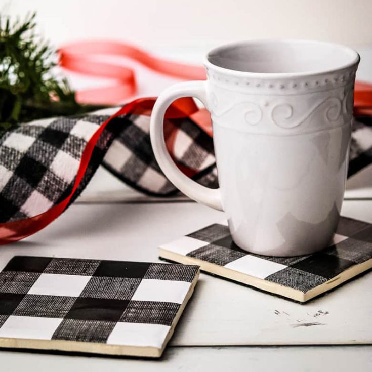 These functional and fashionable buffalo check tile coasters will give your home a cozy, rustic vibe! Perfect for those who love a classic and homey feel.