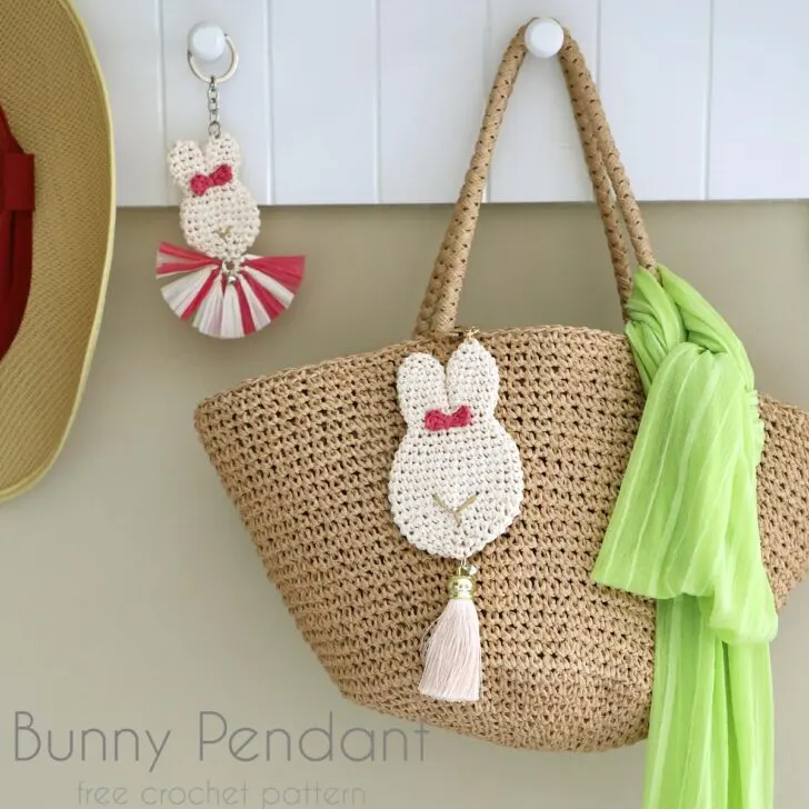 Free Bunny Crochet Keychain Pattern to make a set of classy Mommy-Daughter flat bunny keychain. This is a perfect handmade gift idea that looks expensive that doesn't break your pocket.