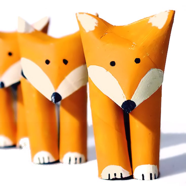 What does the fox say? Check out these super cute foxes you can craft out of cardboard tubes! Paint them orange and white for that classic woodland charm, and draw on that cunning face with a black marker to replicate the fox&rsquo;s features.