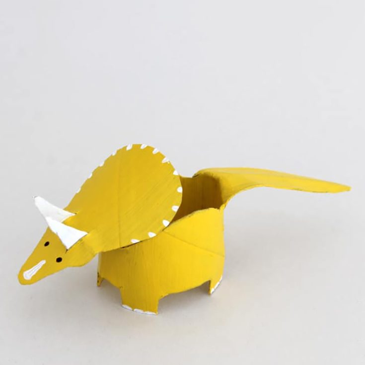 These adorable paper tube dinosaurs are just what you need to have an adventurous experience when crafting with kids. It will teach them the various species of the animal, and you can also use these as puppets for Jurassic Park theme story time. Follow this easy step-by-step guide to start crafting your very own Triceratops!