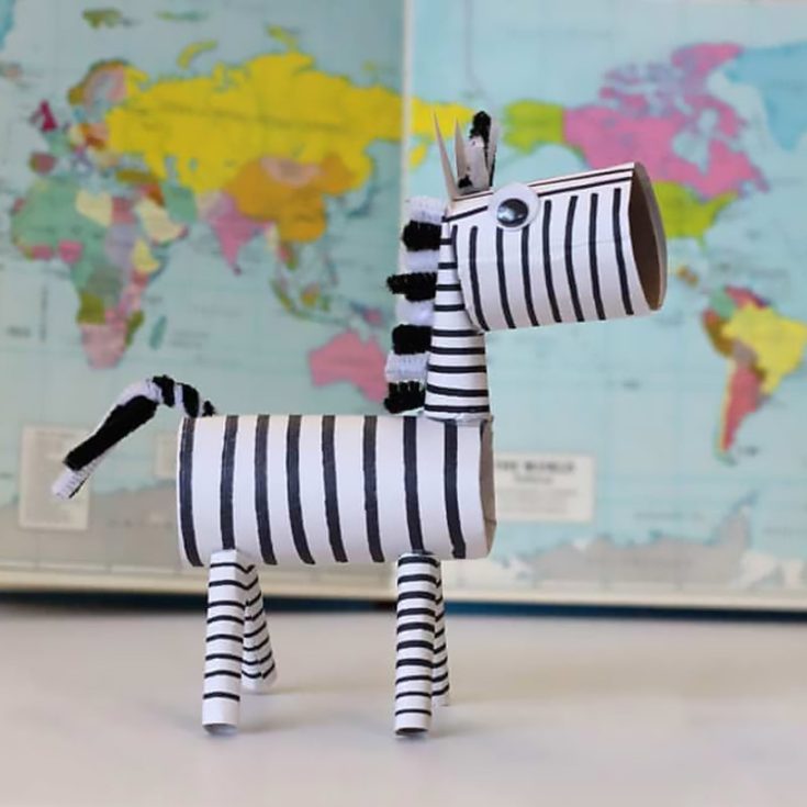 Teaching preschool kids about words that start with the letter &lsquo;Z&rsquo;? You can&rsquo;t go wrong with this adorable cardboard tube zebra craft! It could also be a great arts and crafts project for a zoo unit.