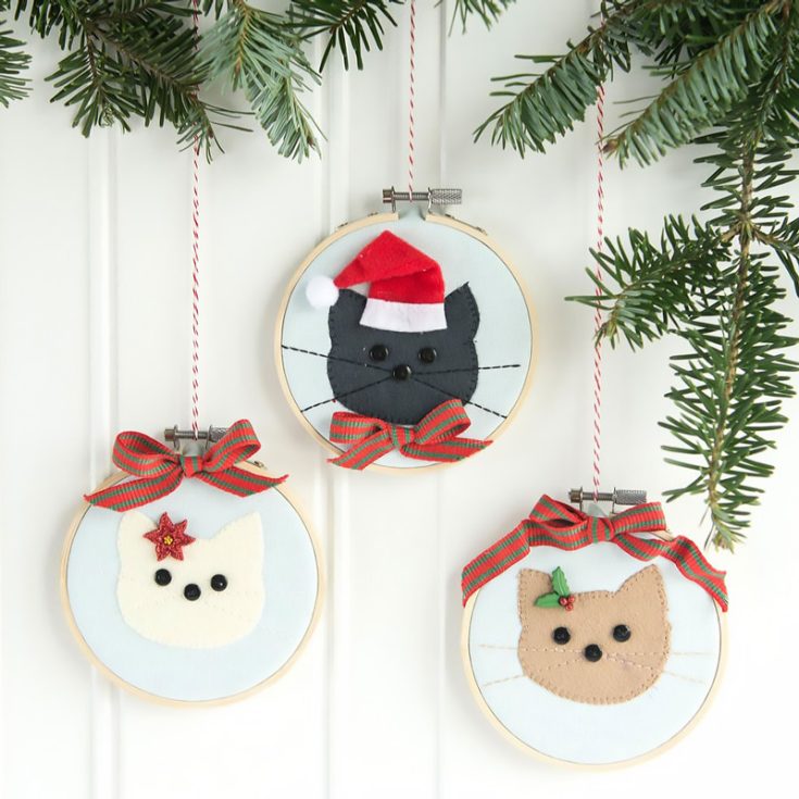 We had one for our loyal dog buddies but how about our purry cats? Fear not as help is here! Make these cute little ornaments to remember our cute cats and involve them in this festive celebration.