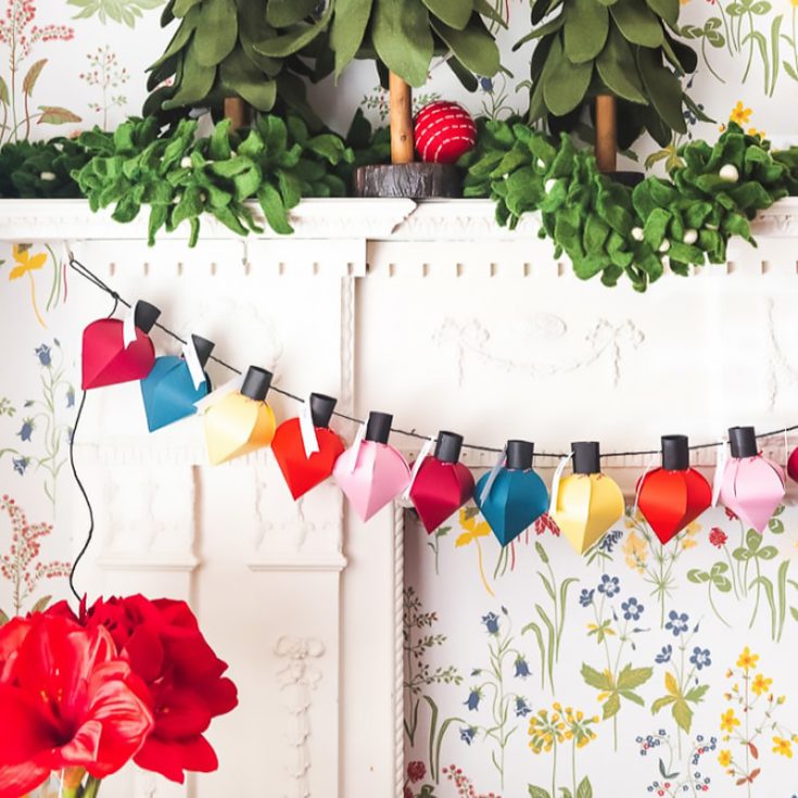 Introducing one of our favorite Christmas party decorations for you and your family to try out. With an easy step-by-step tutorial teaching you how to make one. Impress your friends and family this Christmas!