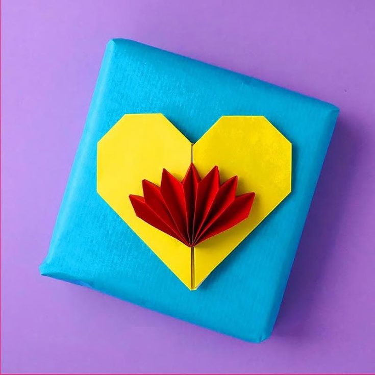 Fancy something special? This concertina origami heart brings a fun addition to the traditional origami heart! Creating this fan-like structure on top of the heart adds a fancy, elegant aesthetic.