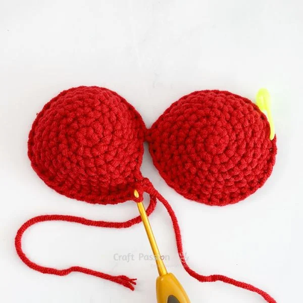 how to crochet amigurumi heart.
Step 2: Join Bump 1 While Crocheting