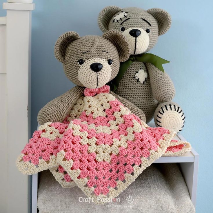 Learn how to make this adorable bear lovey pattern. It's a lovely design to gift newborns and expecting mothers and is adaptable to other animal amigurumi. The lovey is about 20" square. Skill Level: Avid beginners/Intermediate Yarn Weight: Worsted #4 Major Stitches: SC