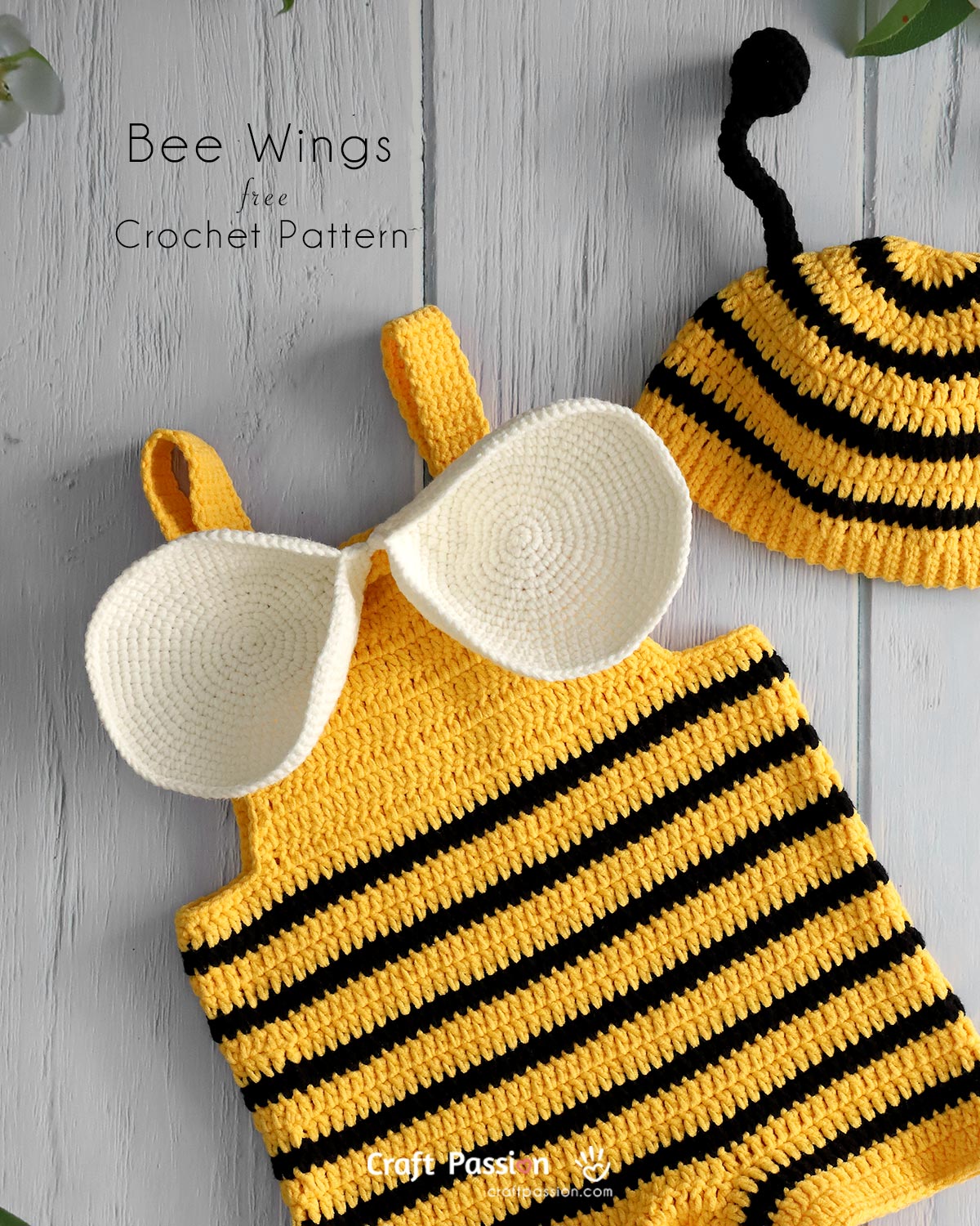 Adorable crochet bee wings for babies! Free pattern with photo tutorial, 4 sizes + fastener. Part of the bee costume set with matching romper & hat.