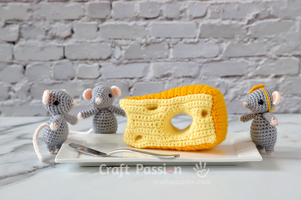 crochet cheese wedge hole