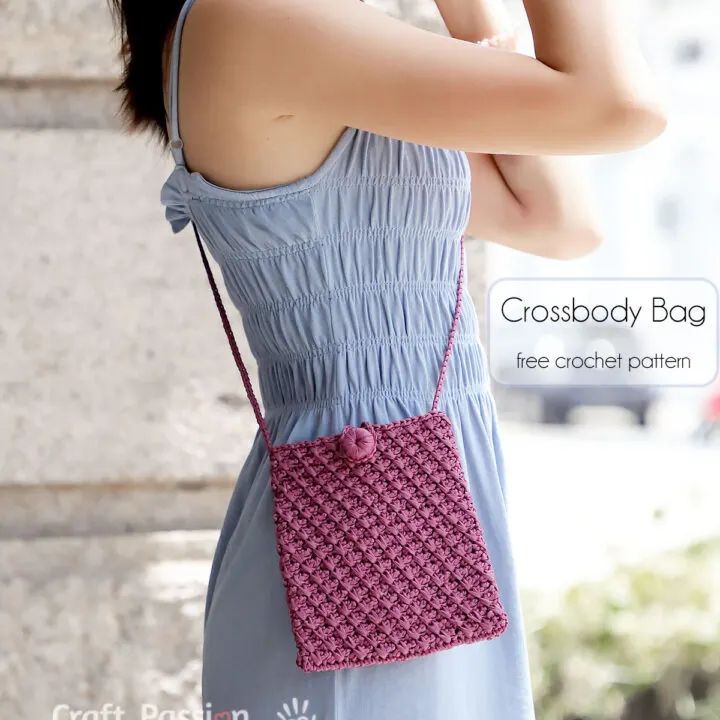 Make your own crochet crossbody bag with this free pattern. Using simple 2dc-ssc-sk cable stitch