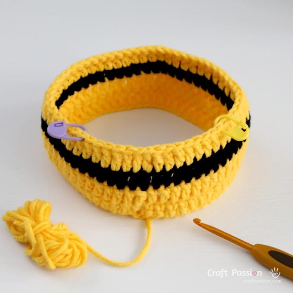 crochet leg piece for a bee romper.