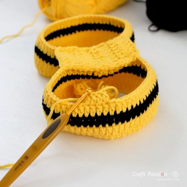 crochet romper pants 1 crocheting the body of the bee romper from bottom to top.