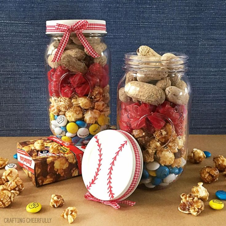 Craft this baseball-themed mason jar for your Dad to show him your support for his preferred sport! Fill it up with his snacks of choice, such as M&M&rsquo;s, roasted peanuts, chocolate bars, popcorn, and many more. To make it even better, add his favorite team&rsquo;s logo on it to surprise him on his special day.&nbsp;