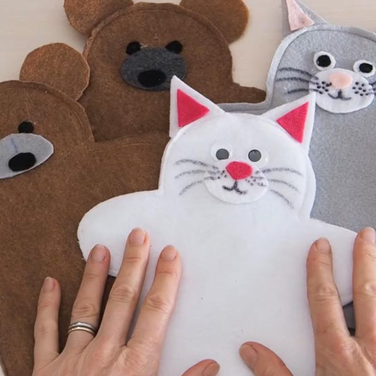If you love kittens and bears, this puppet is just what you're looking for! You can either sew or glue them together. It's fun and easy and perfect for kids to play with.