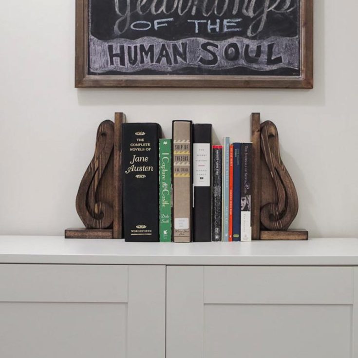 Imagine a cozy corner where books are nested using charming wooden structures supporting them. How cute! Create a natural feel using this tutorial below to elevate your shelves.