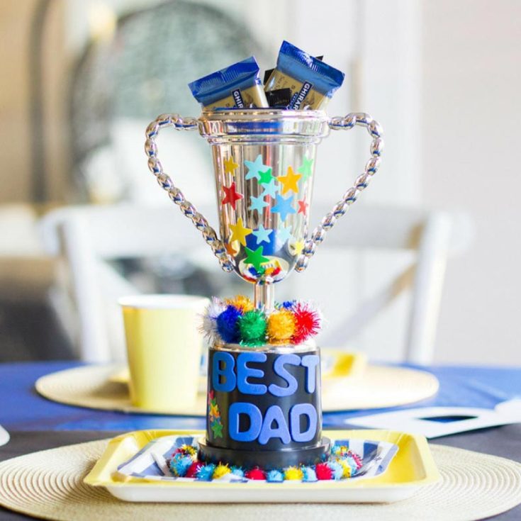 Isn&rsquo;t this craft so cute? Your Dad will be in for a surprise as you make this DIY Best Dad trophy for Father&rsquo;s Day. Add some cute decor on it, such as pom poms and star stickers, to make it extra sweet. Finally, fill the cup with his favorite snacks that will surely melt his heart.