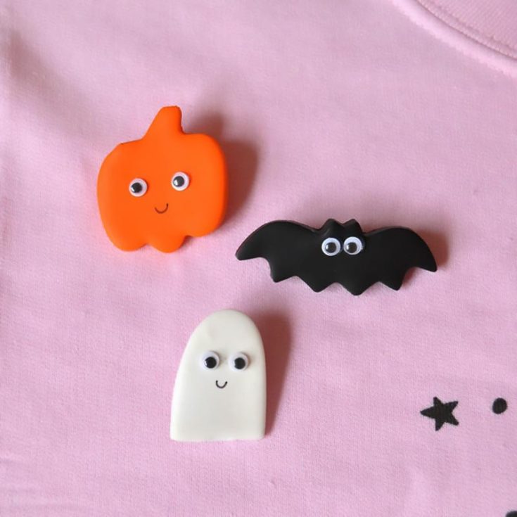 Join us as Kathleen Ballos from Handmade Charlotte shows you that Halloween is not all scary! These pins can be used for anything from pins to hairpins. The choice is all yours!