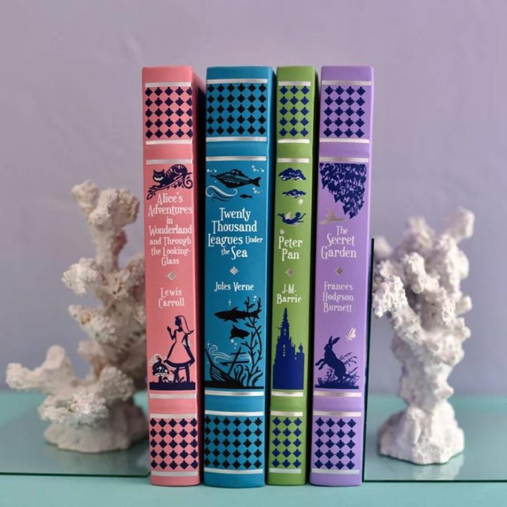 Want to bring the essence of the sea to your living space? Well, try this beautiful bookend design to hold up your books and set them in place! Transform your bookshelf into a magical underwater paradise with this homemade craft.