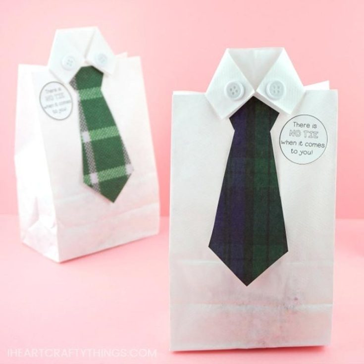 Check out this fantastic Father&rsquo;s Day gift bag design that resembles his collared button-up shirt. Here&rsquo;s another fun tip. If your Dad is working on his special day, make this gift bag as a lunchbox to bring to work. That way, he can enjoy his handmade gift and eat the delicious snacks inside.