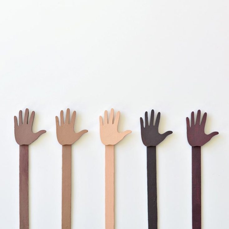 Ever feel like you need a helping hand to finish your never-ending list of books? This bookmark might just be able to help you with the task. Repurposing popsicle sticks into bookmarks also helps out the environment a little!