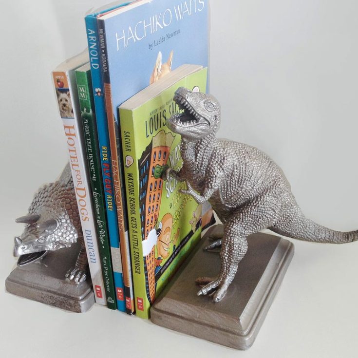Use dinosaurs to guard the secrets of your ancient books with their big and mighty tails wagging left to right to fend off any attackers! Try this design out to craft your dino pals!