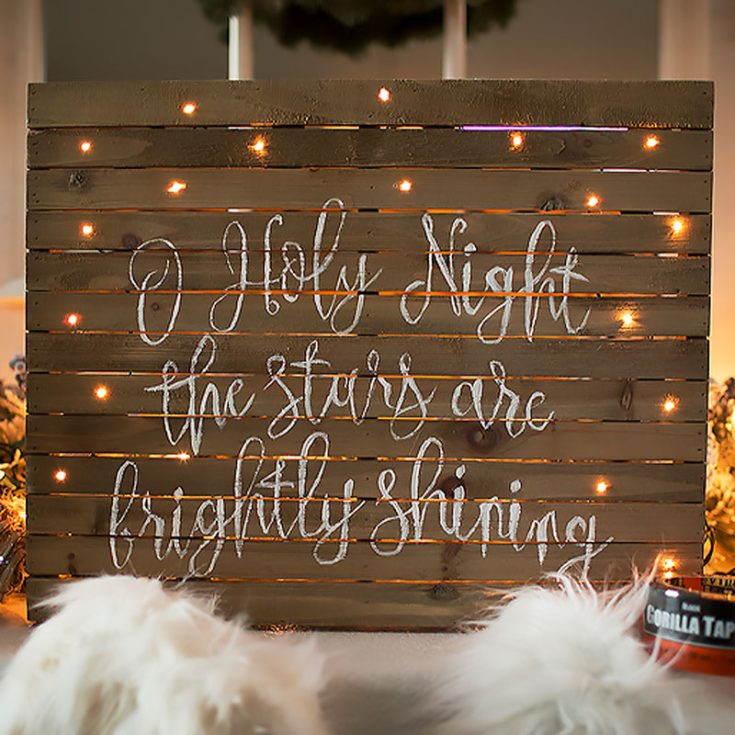 Light the skies up with this craft letting everyone know that you are in a festive mood to celebrate this time of the year with friends and family! This can be placed anywhere and still looks good. Try it out!