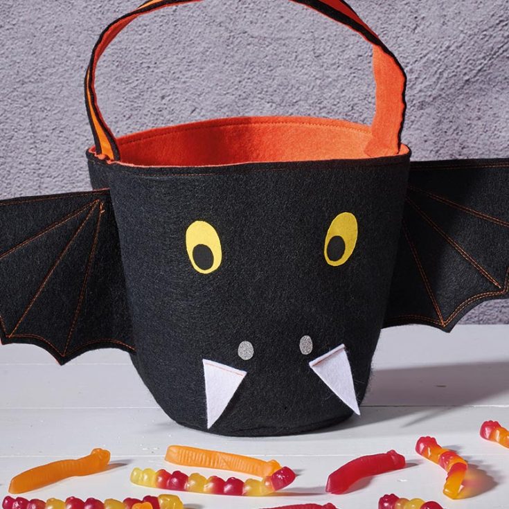 Are you tired of an ordinary 31st this year? Try this Trick-or-Treat bucket and make it extra special! Decorate this bucket with fun designs and create special Halloween characters on the bucket as you hand or collect candies!