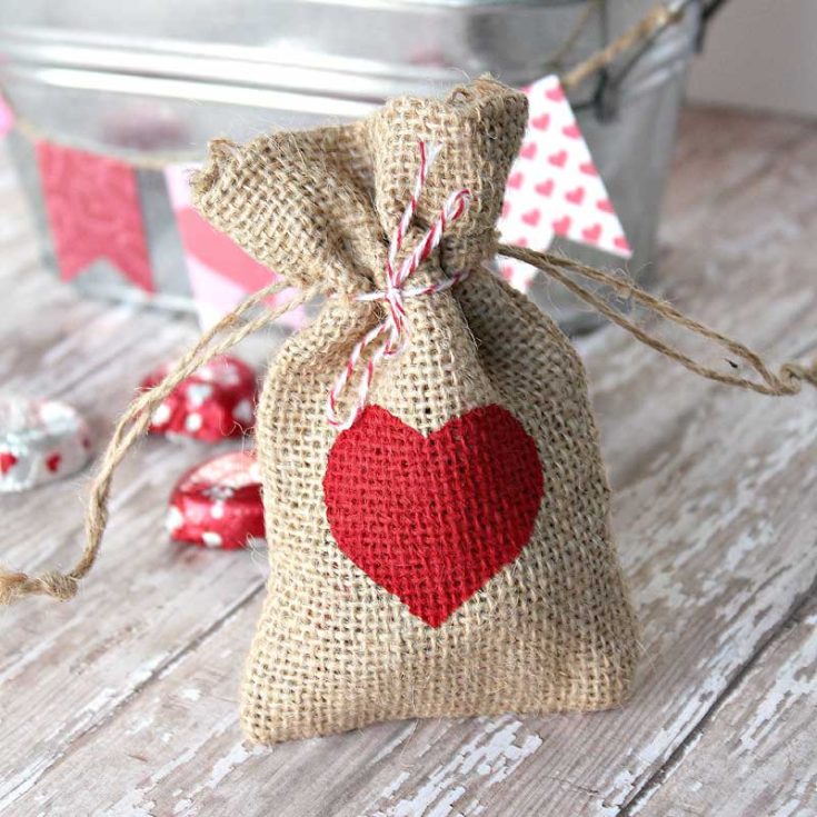 Gift your Valentine something sweet by filling these lovely burlap bags with their favorite candy! Decorated with heart stamps and ribbons, it certainly has a rustic yet romantic look your loved ones will adore.
