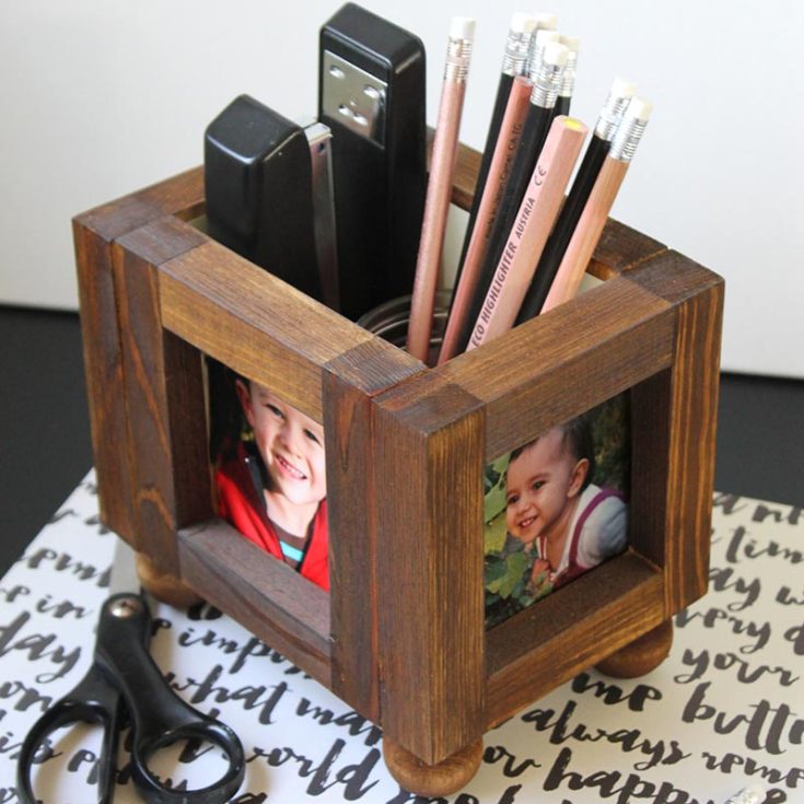 Do you often find your Dad looking for his pens and stationery? If he misplaces them a lot or simply throws them around the table, craft him a handmade wood picture frame desktop organizer this Father&rsquo;s Day. It is such a cute and thoughtful gift, and he can place it in his home office to keep his pens organized and his table tidy.&nbsp;