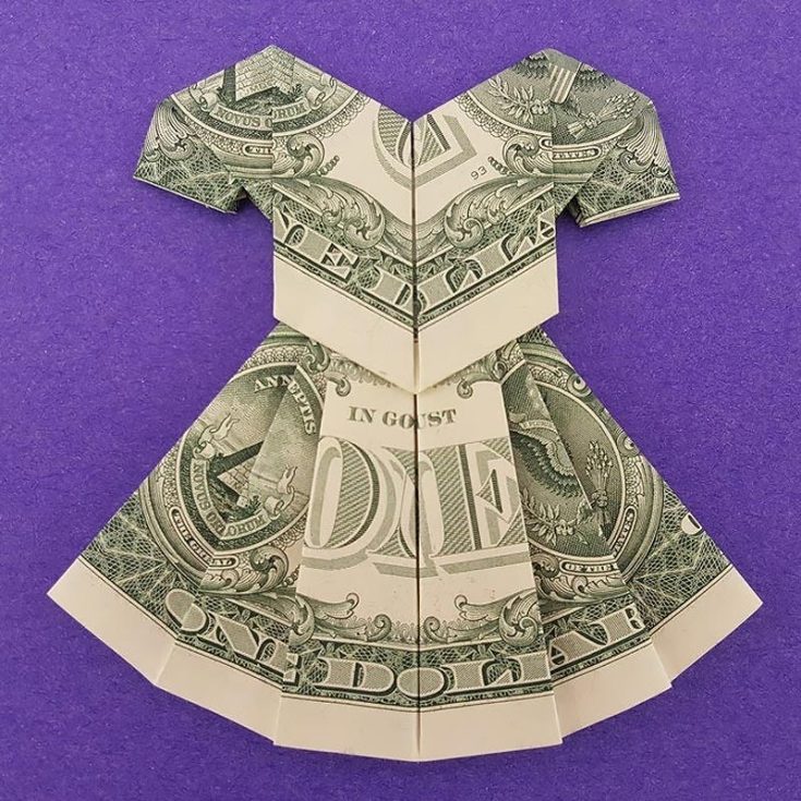 For Mother's Day, why not make this adorable dollar origami dress for the most treasured woman in your world? Surely, she will appreciate this DIY gift you've poured your heart into.