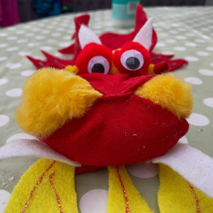 Do your kids love dragons or wyverns? If you said yes, try this out to surprise them! Although it is not the simplest of crafts, it teaches you to make a cute dragon, allowing your kid's mythical fantasies to come alive!