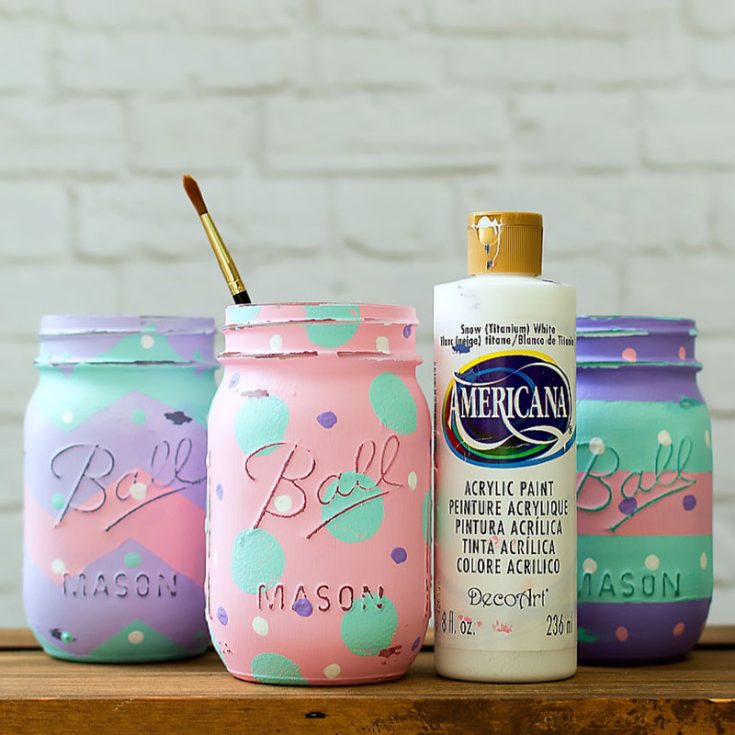 Mason Jar Crafts always has the best designs. Try revamping your regular mason jars into these lovely spring and bunny-themed decor this holiday season. You can use them as beverage jars, pens, or paintbrush holders.