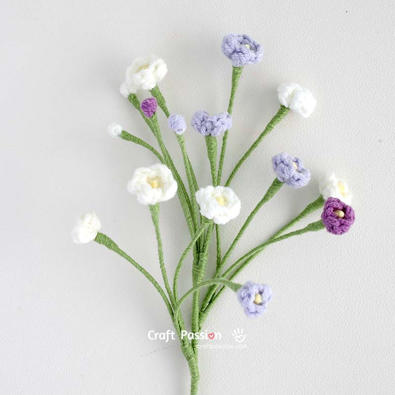 easy crochet baby breath flowers assembling crochet Baby’s Breath flowers into a stem