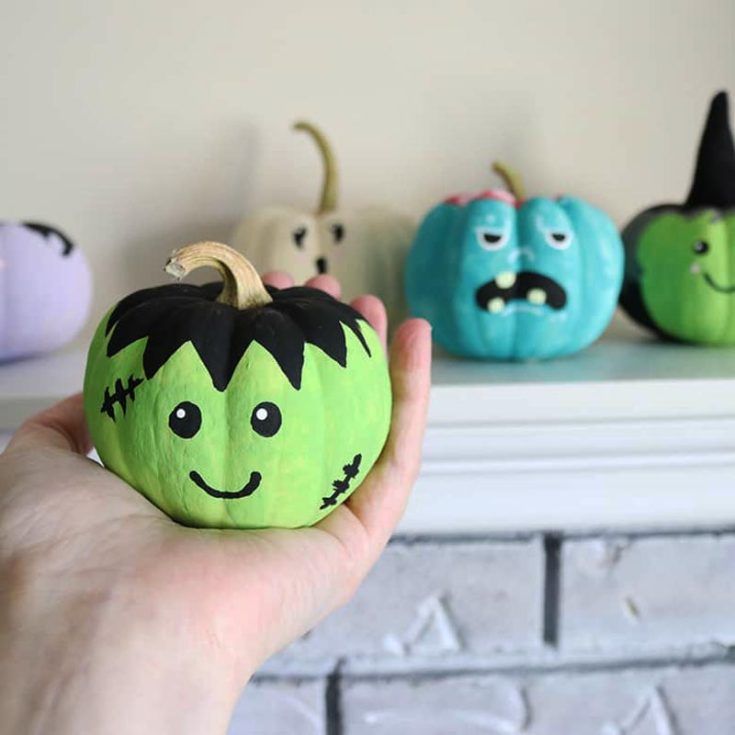 Searching high and low for Halloween crafts involving pumpkins? Try this one out, as it brings a splash of colors and creativity to a dull Halloween! With a few strokes, admire your pumpkin and turn it into a popular Halloween character!