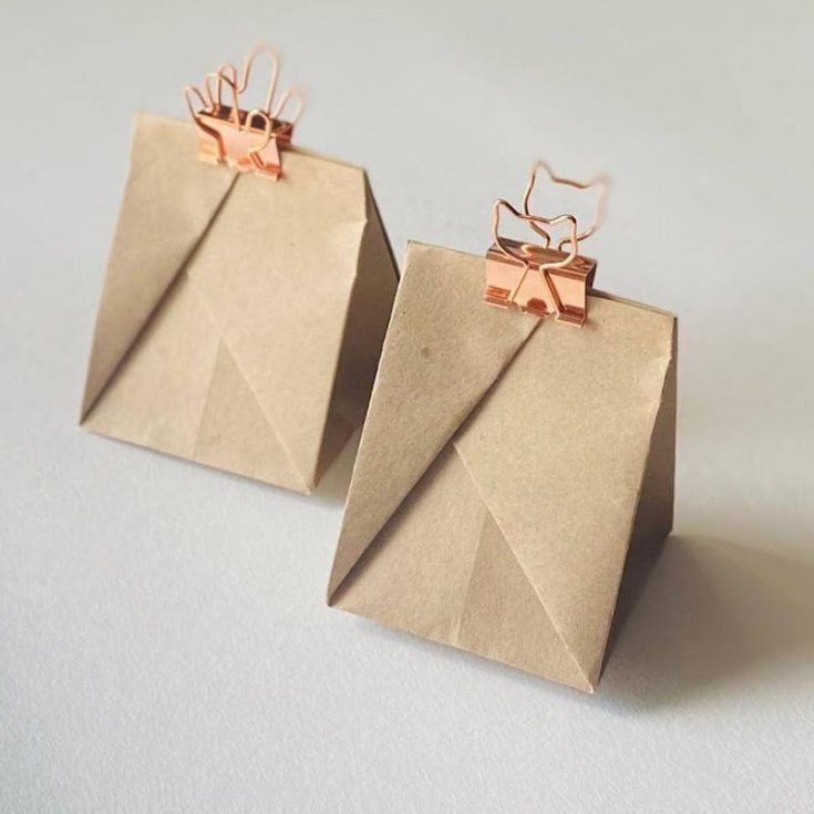 Looking for a fun and creative way to package your small gifts? Check out these adorable origami-inspired gift bags! They&rsquo;re super simple to make and perfect for adding a unique touch to your presents.