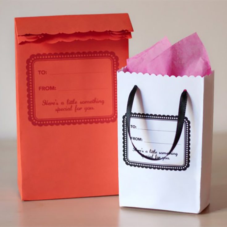 These envelope goodie bags offer a fun and creative twist on traditional gift wrapping! Made from colorful envelopes, you can print a cute label design right onto them for a personalized touch. They&rsquo;re perfect for small gifts or sweet treats.