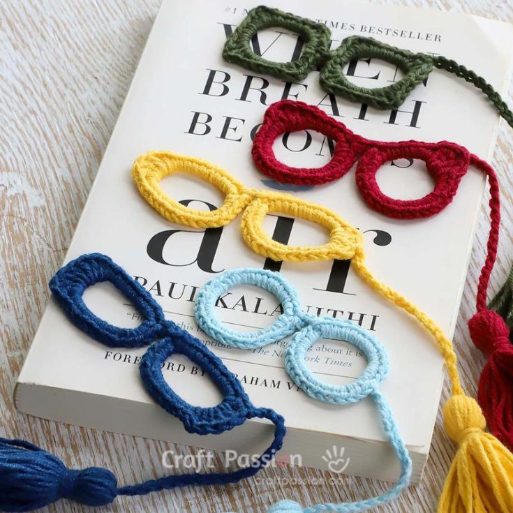 Feel like crocheting? Try our eyeglasses applique crochet pattern! With five different cute patterns, you and your bookworm friends can pick your favorite designs to match with!