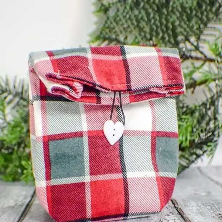 If you love giving gifts but want to avoid the waste of wrapping paper, these reusable fabric gift bags are the way to go! They&rsquo;re super easy to make that anyone can do it! Plus, the recipient can use the bag for all sorts of purposes after the gift is opened.