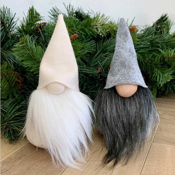 Check out these felt gnomes that vary in sizes! The mini version is easy for beginners, while larger sizes require a bit more skill. But don&rsquo;t worry! The handy step-by-step tutorials are here to guide you through!