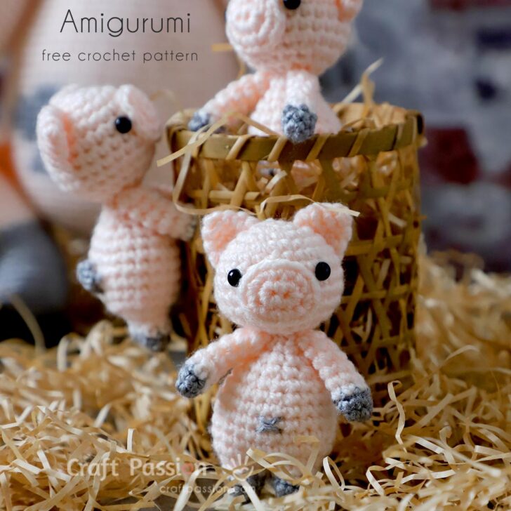Get the free amigurumi piglet crochet pattern to make a cute family with pig mama (free pattern in another post). Perfect for kids and friends who like pigs.