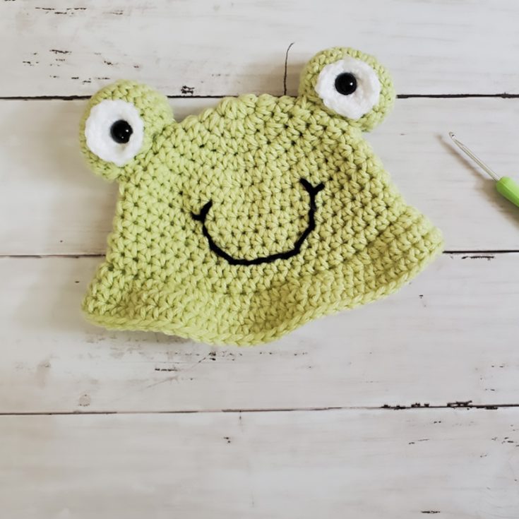 If you're looking to craft a bucket hat for your precious little ones, you absolutely have to try out this adorable pattern. Look at how cute it is! All you would need to do, is to follow the in-depth instructions and you're all set.