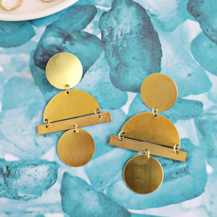 To match the acrylic earring holders, this geometric gold statement earring craft will make for the best Mother&rsquo;s Day gift. Grab a handful of supplies, don&rsquo;t forget your creative imagination, and craft some seriously stylish bling in no time!