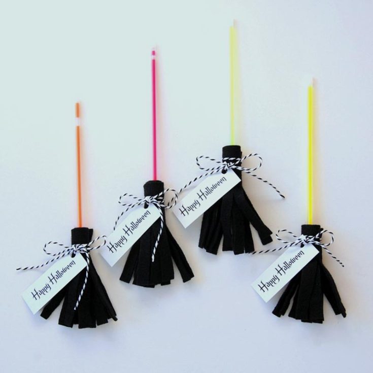 Have you or your family watched Star Wars? If you have liked it, you can try these crafts as a Witch's Broom! They glow in the dark, so watch them glimmer as they zoom above your head in the dead of night!
