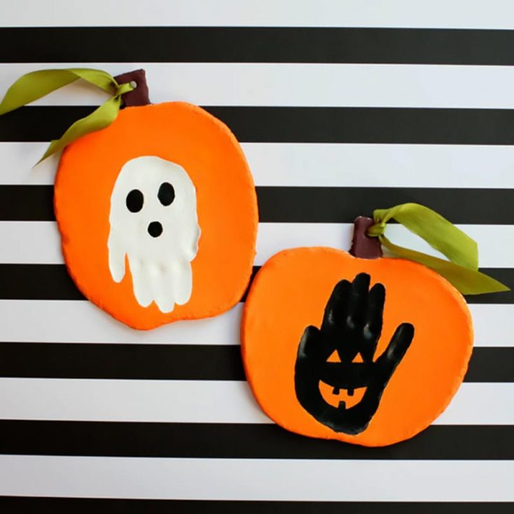 These handprint keepsakes are a great way to remember your friends and family in a fun way. Every craft will be different and unique from each other. Learn how to make them below to show your appreciation to your loved ones!